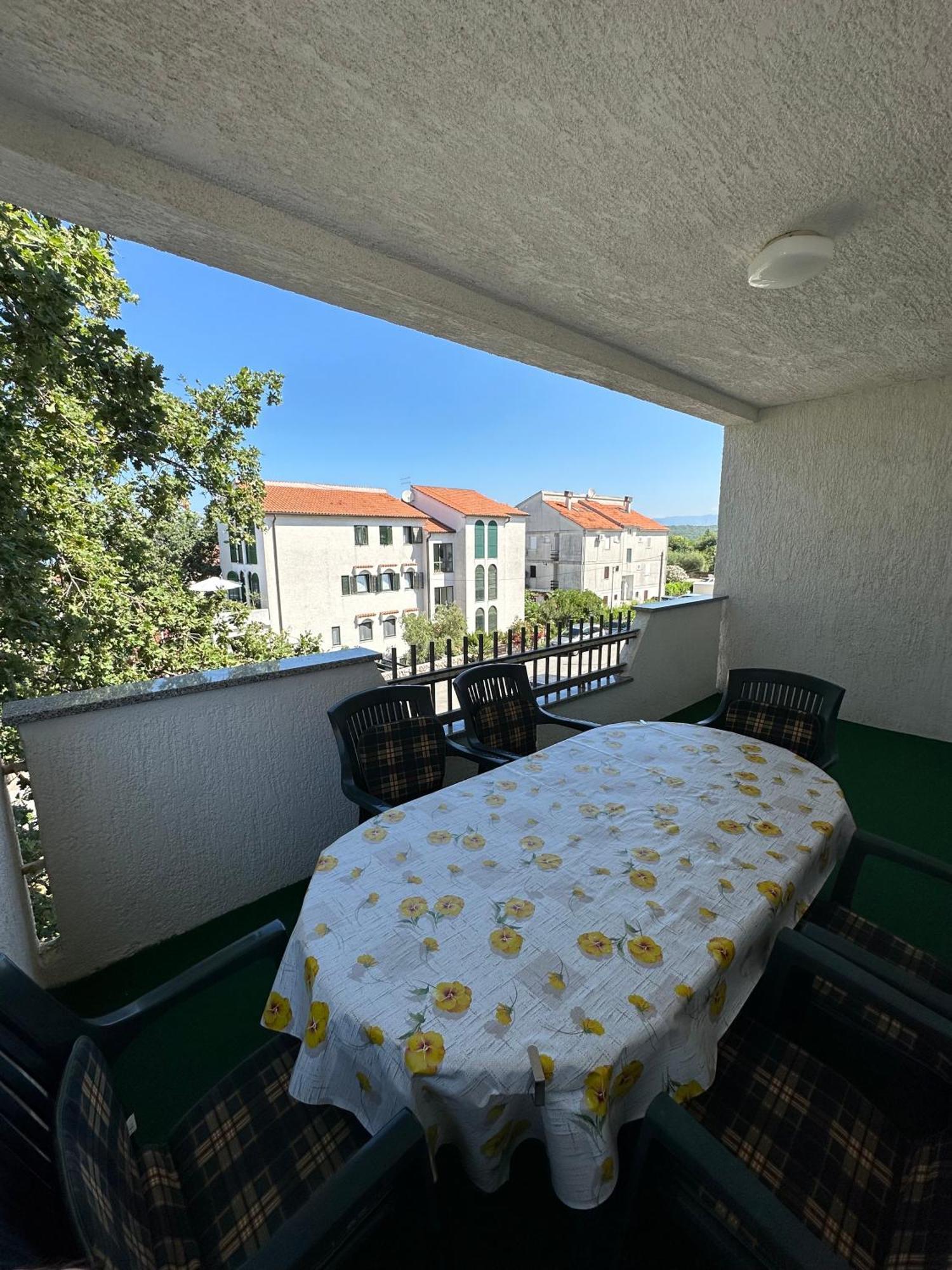Apartmani Ana Malinska Exterior photo